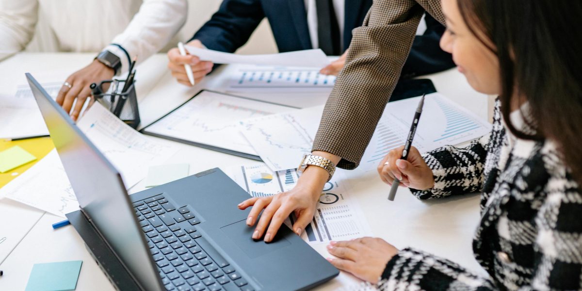 A team of professionals actively collaborates on a project, embodying the 'learning by doing' principle in AI development.