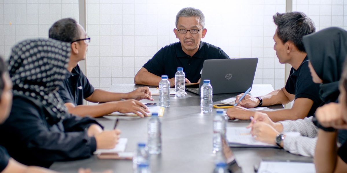 A leader effectively guiding their team through a strategic planning session.